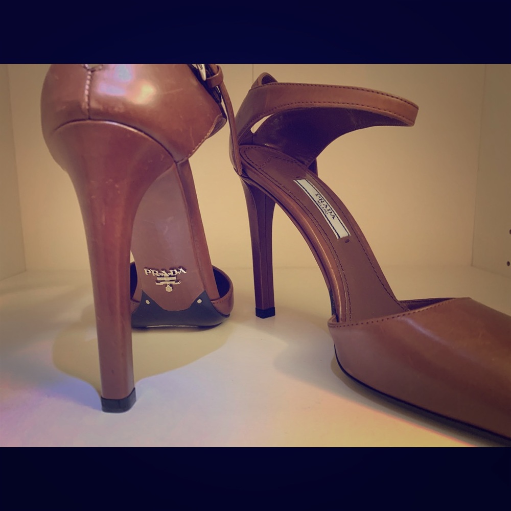 Brand new w/tags brown leather Prada heels!!